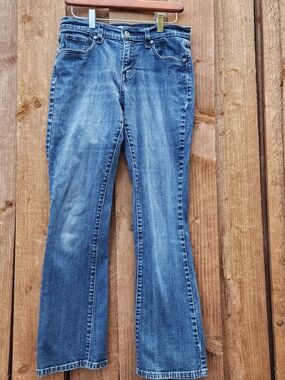 Levi’s Classic Mid Rise Bootcut Blue Jeans Medium Wash Denim
